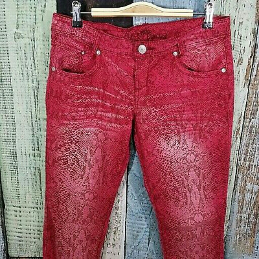 Almost famous, impossible to find skinny jeans